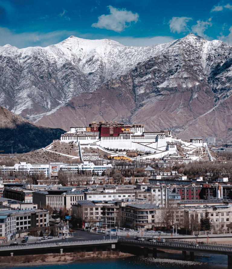 Voyager au Tibet en tant que Français : visas, permis spéciaux et formalités