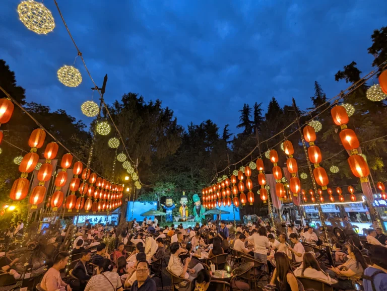 Sortir la nuit en Chine : entre spectacles, bars et marchés nocturnes
