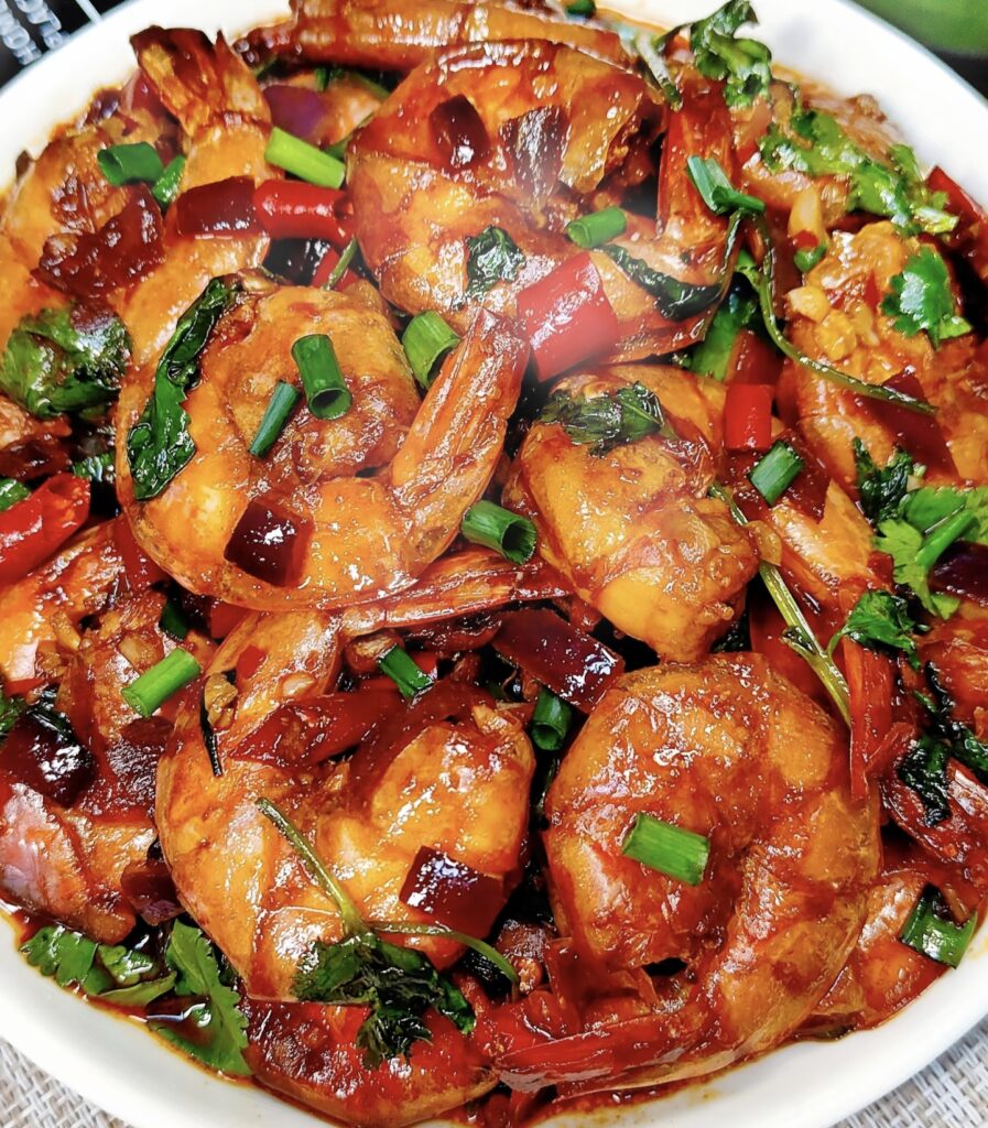 crevettes du sichuan un plat épicé en chine
