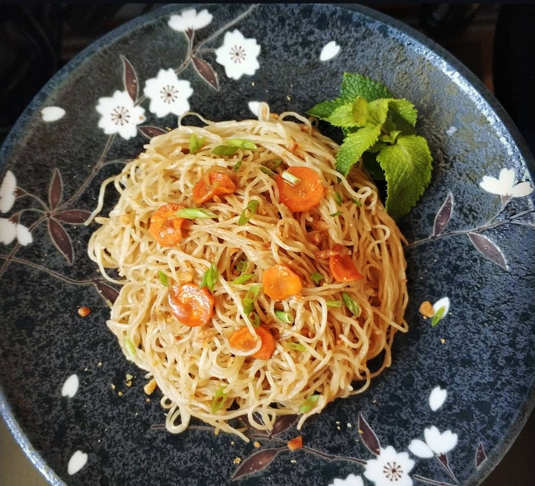 Nouilles de riz du Yunnan servies dans un bouillon épicé