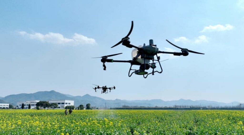 drone qui s'occupe de terre agricole en chine