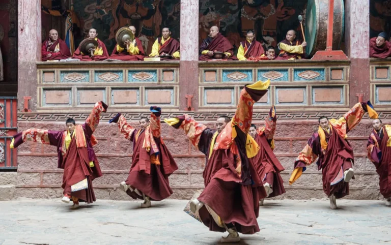 danse traditionnelle tibétaine