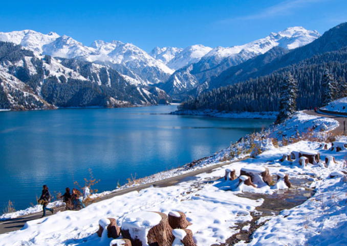 lac tianshan chine en hiver