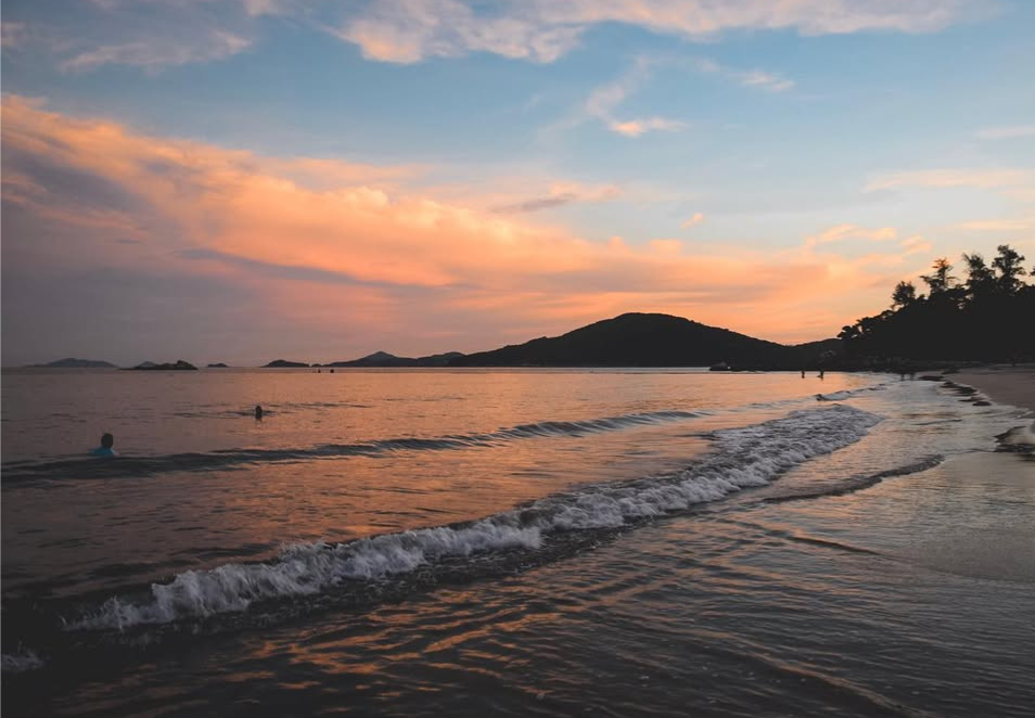 couchée du soleil à cheung sha beach hong kong